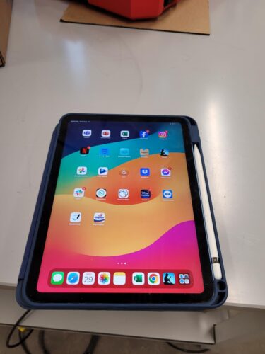 iPad (10th Generation): with A14 Bionic chip, 10.9-inch Liquid Retina Displa Back Camera, Touch ID(Used - Like New) photo review