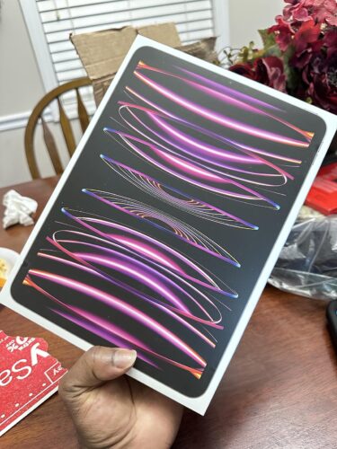 Apple iPad Air 11-inch (M2)(Used - Like New) photo review